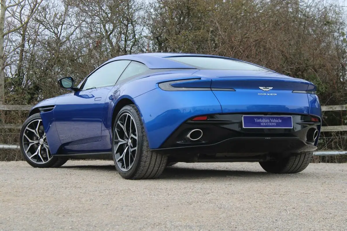 2019-aston-martin-db11-big-2