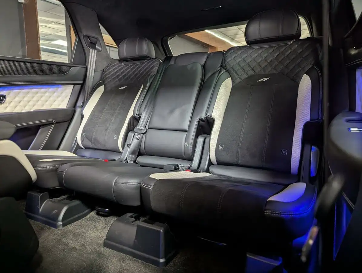2022-bentley-bentayga-40-v8-big-16