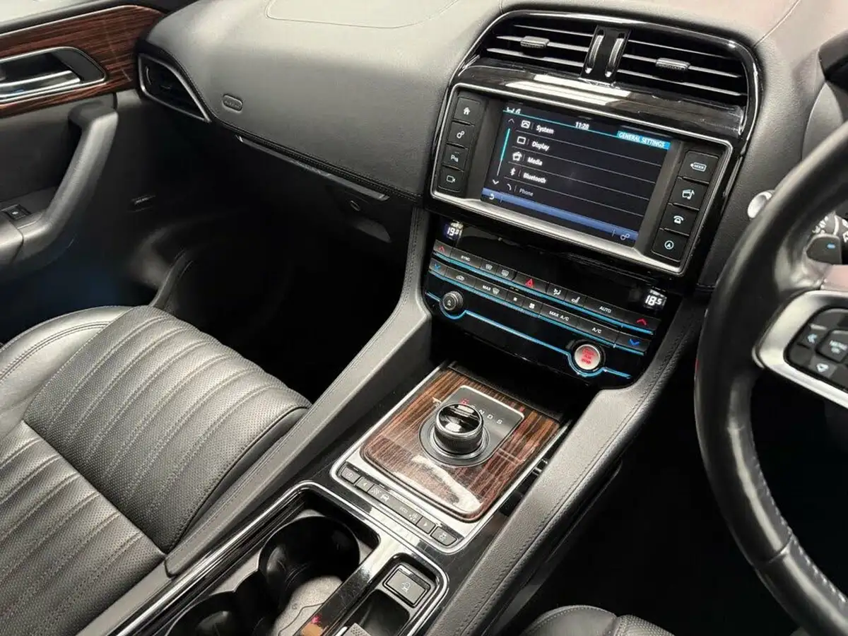 2018-jaguar-f-pace-20i-portfolio-250ps-awd-1997cc-big-18