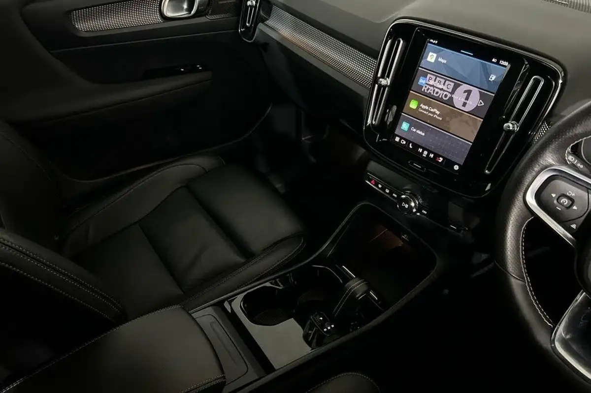 2021-volvo-xc40-e-p8-first-edition-big-41