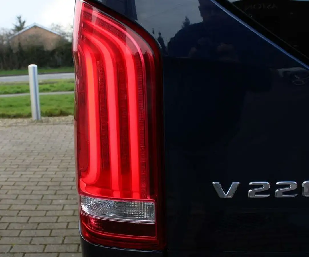 2019-mercedes-benz-v-class-20d-v220d-amg-line-extra-long-big-47