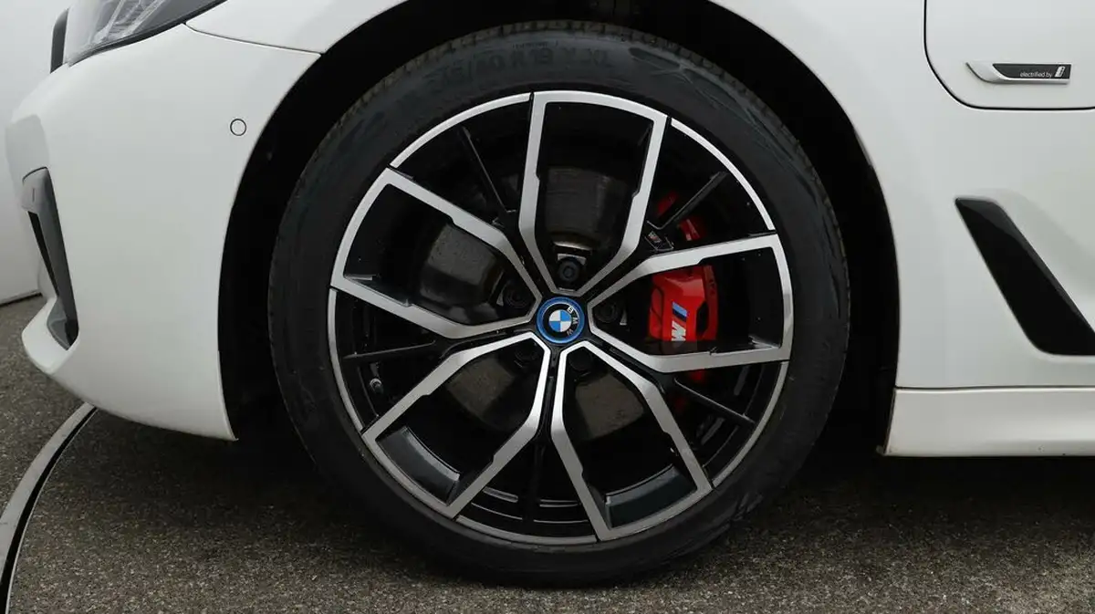 2022-bmw-5-series-20-530e-xdrive-m-sport-touring-5d-big-18