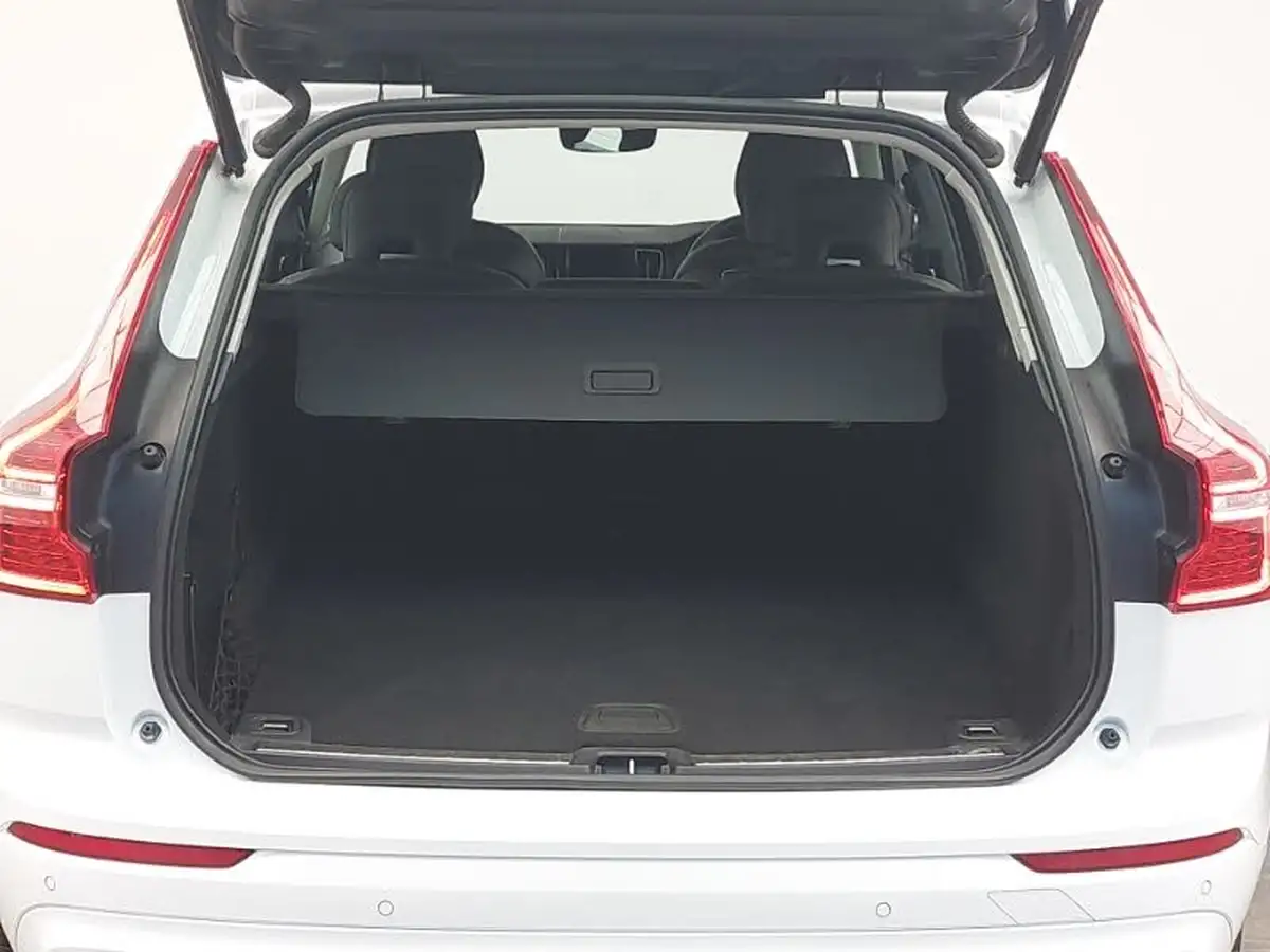 2023-volvo-xc60-20-b5-plus-big-12