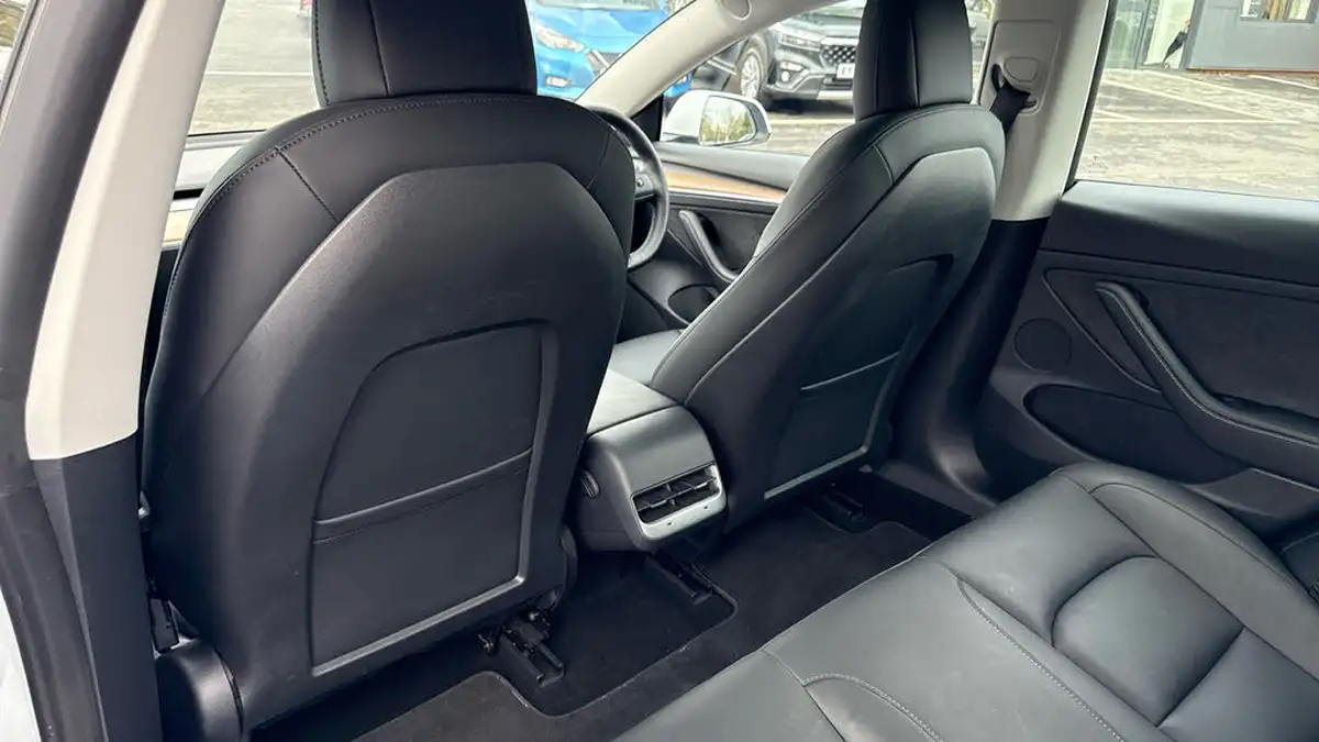 2021-tesla-model-3-e-long-range-awd-big-13
