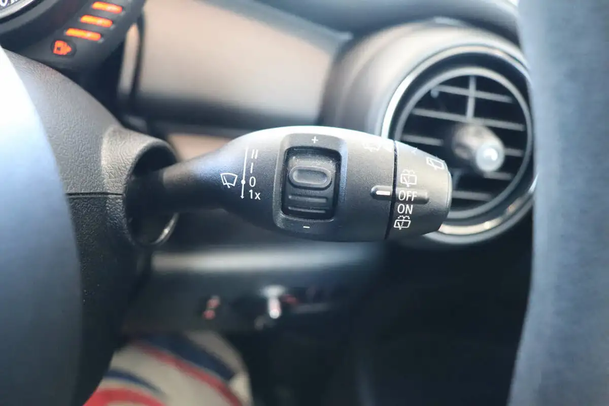 2017-mini-cooper-12-one-3d-big-45