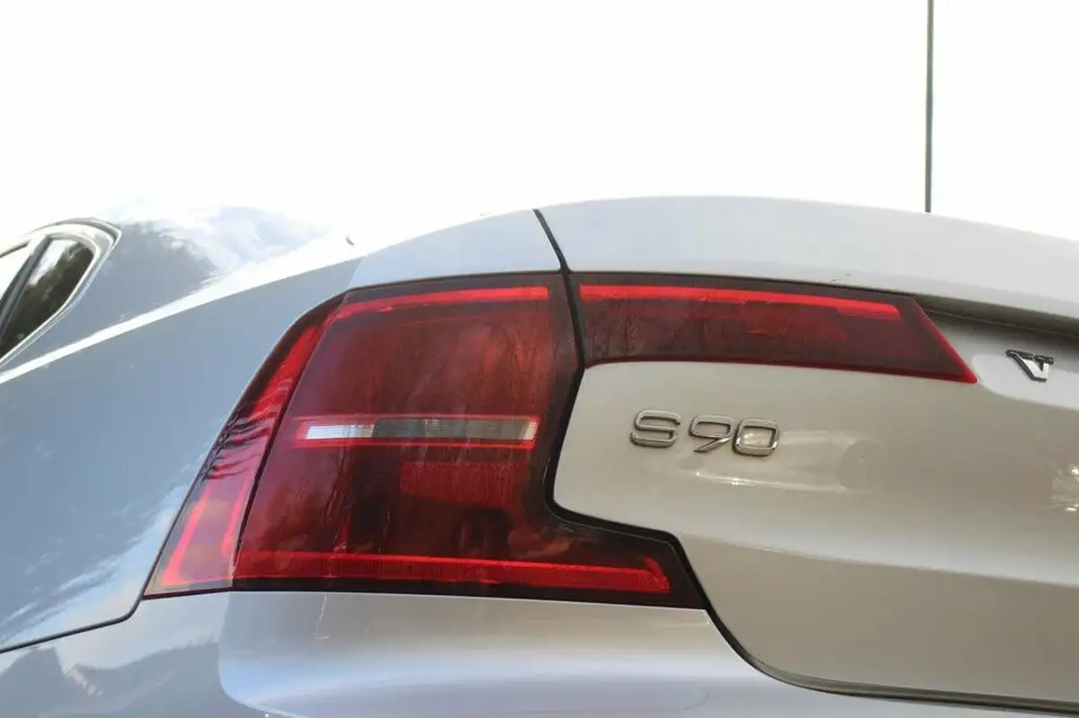 2019-volvo-s90-20td-d4-r-design-big-42