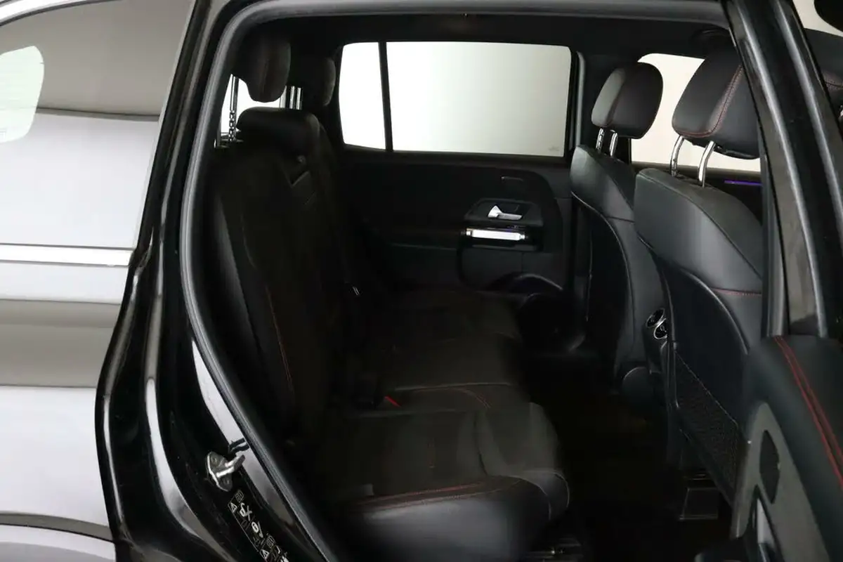 2020-mercedes-benz-glb-class-20d-glb200d-amg-line-premium-4matic-big-15