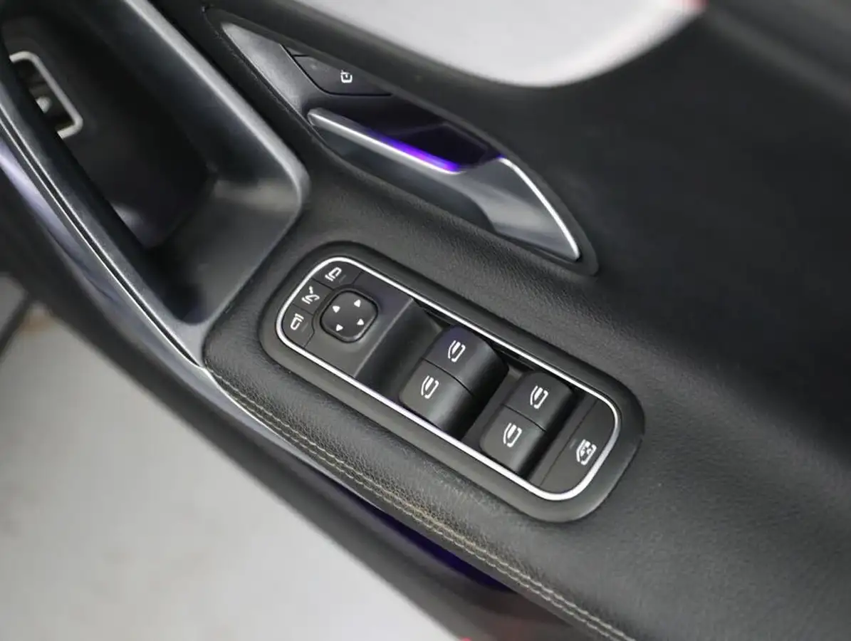 2020-mercedes-benz-cla-13-cla-180-amg-line-premium-plus-coupe-4d-big-37