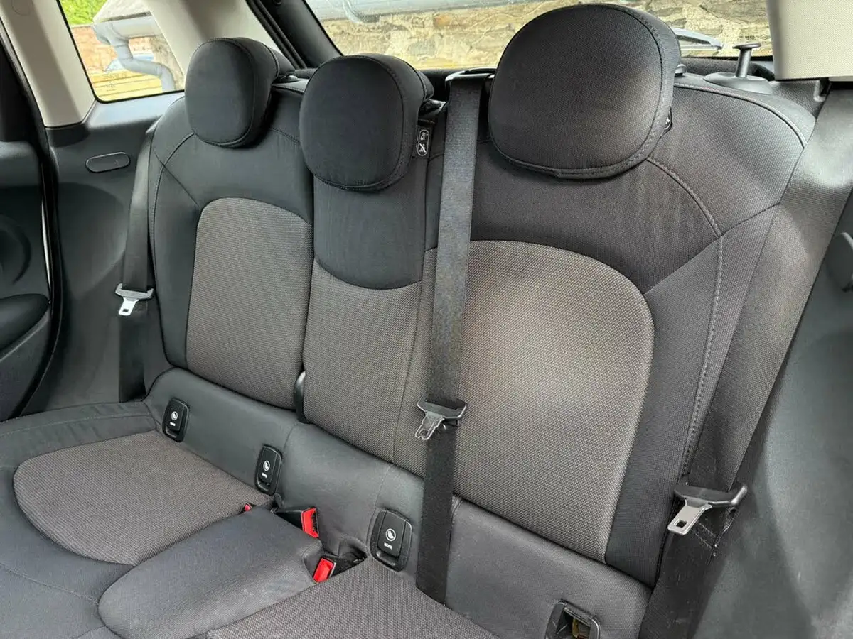 2015-mini-cooper-12-one-ss-5d-big-31