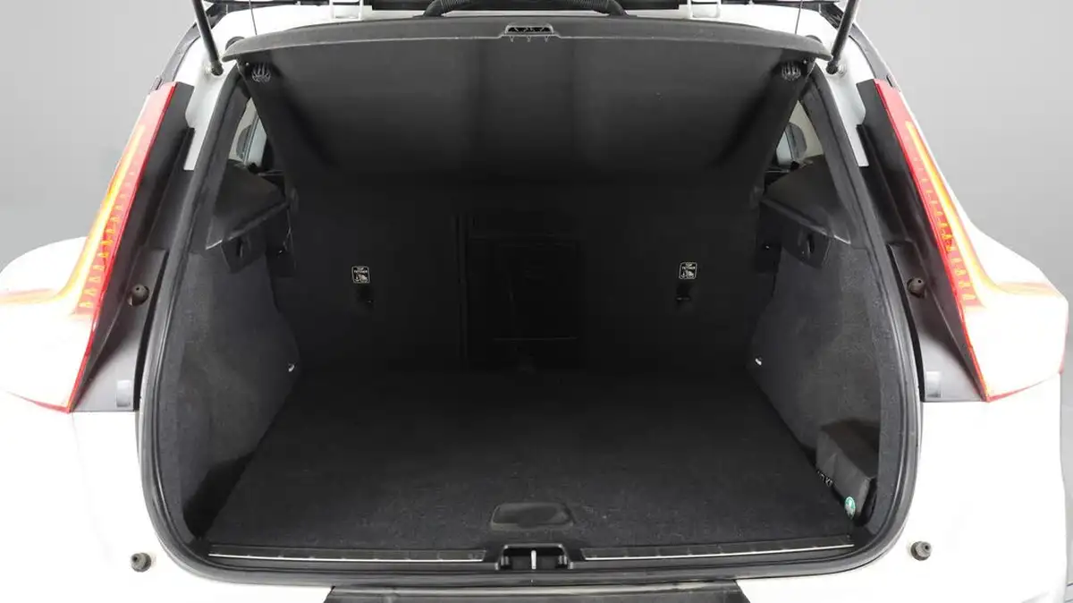 2018-volvo-xc40-15-t3-r-design-pro-big-16