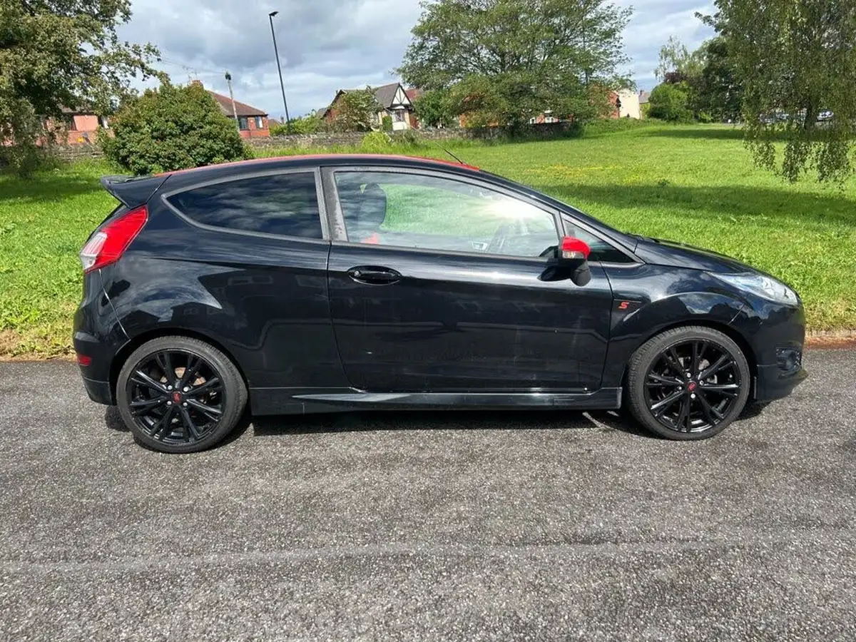 2016-ford-fiesta-10t-zetec-s-black-edition-big-2