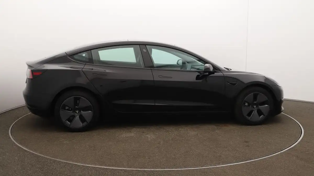 2022-tesla-model-3-e-long-range-big-39