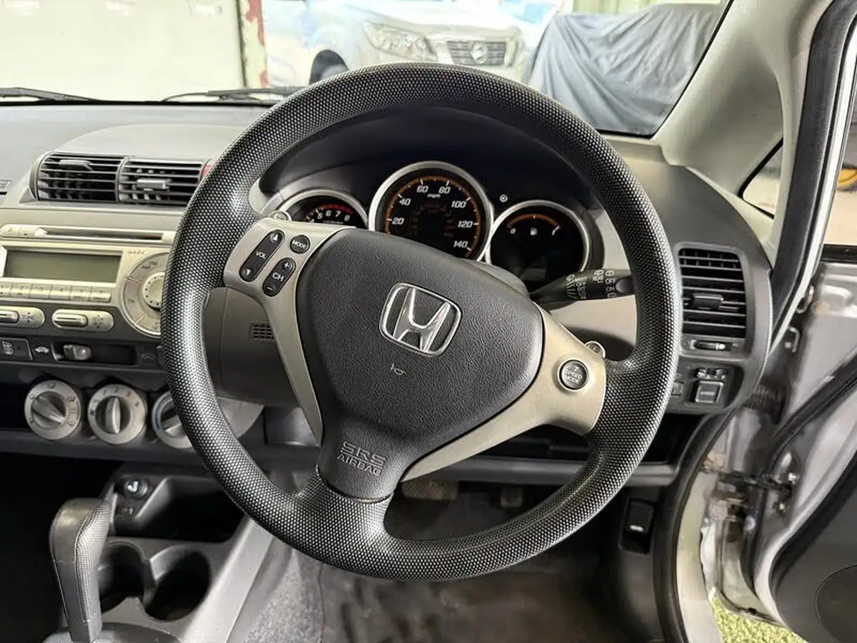 2009-honda-jazz-14-se-cvt-7-big-12