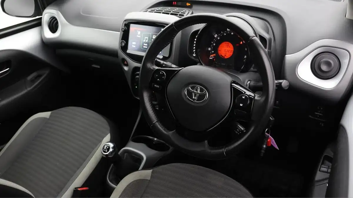 2019-toyota-aygo-10-vvt-i-x-play-big-9