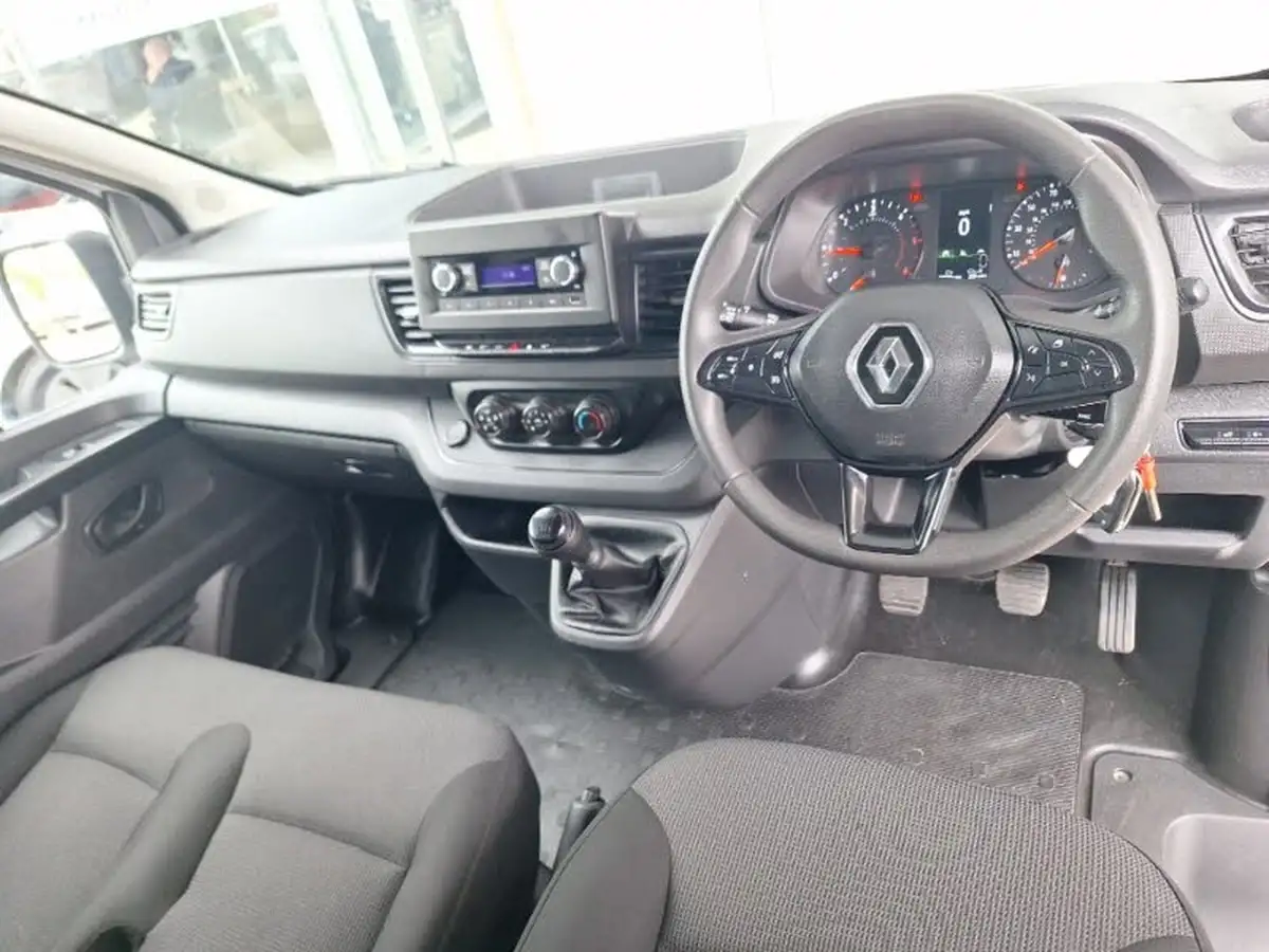 2022-renault-trafic-20dci-ll30-130-business-panel-big-2
