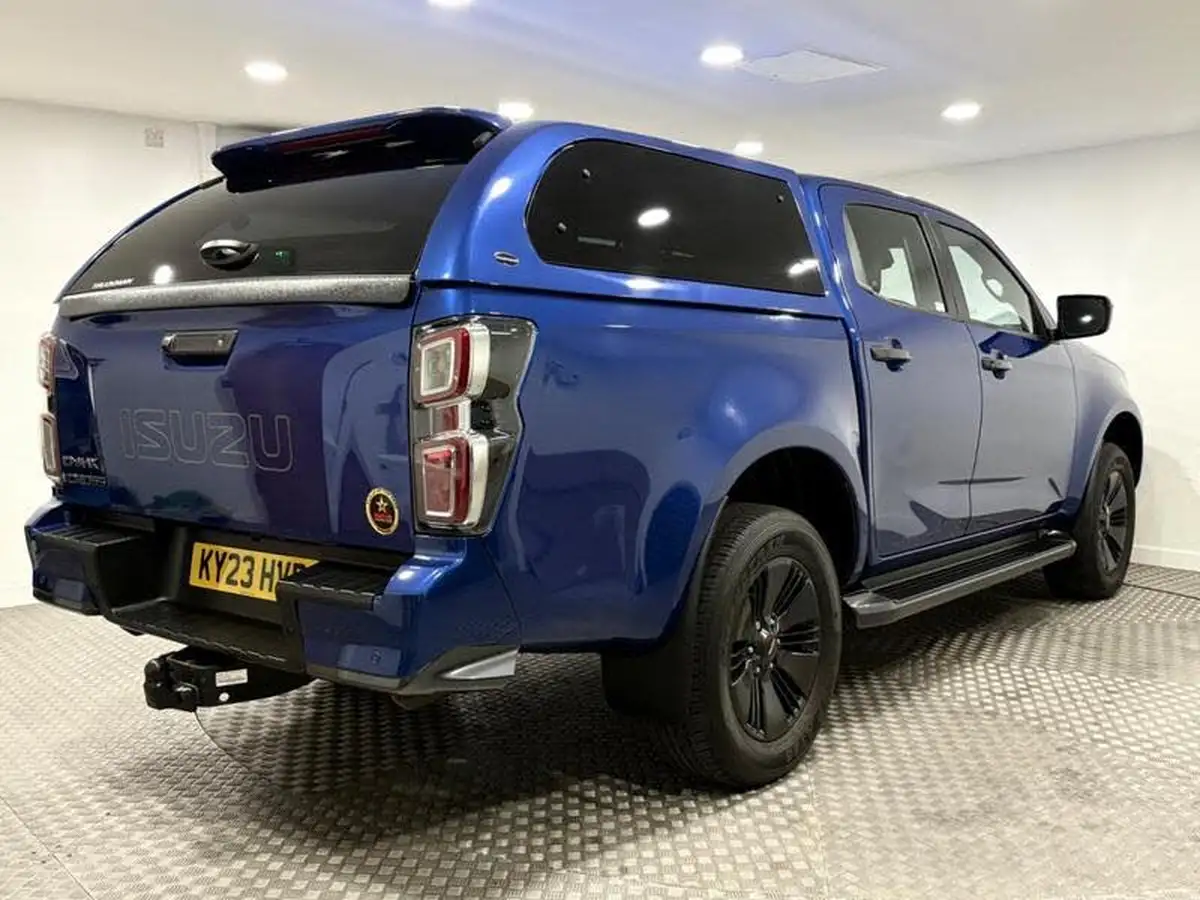 2023-isuzu-d-max-19td-v-cross-big-2