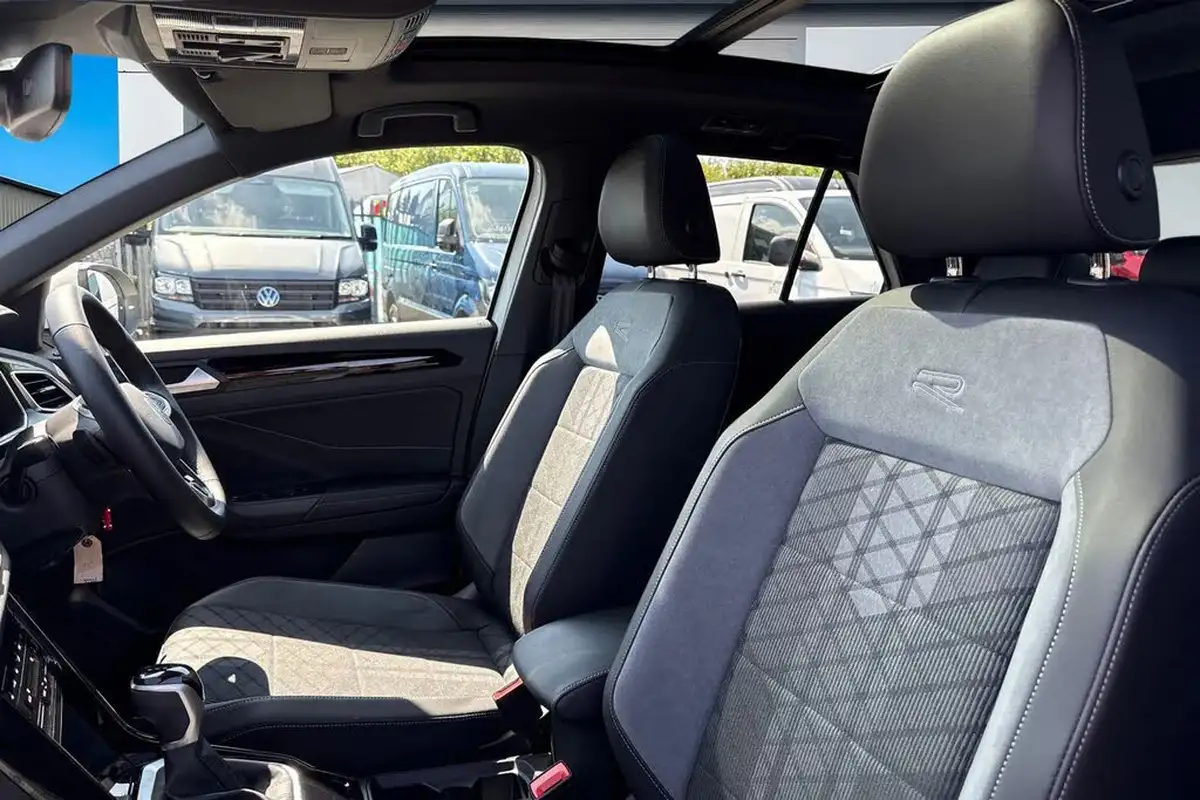 2024-volkswagen-t-roc-15-tsi-r-line-hatchback-5d-dsg-big-10