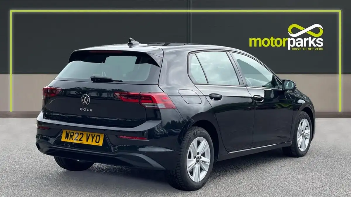 2022-volkswagen-golf-15-tsi-life-130ps-hatchback-big-2