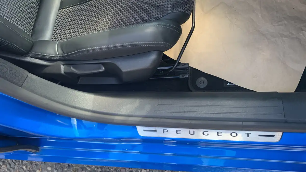 2020-peugeot-208-12-puretech-gt-line-100bhp-eat8-big-55