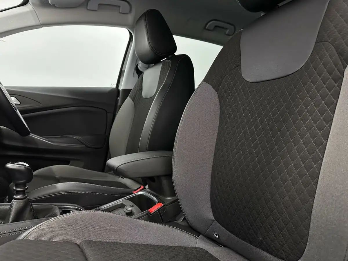 2020-vauxhall-grandland-x-12-sri-nav-big-32