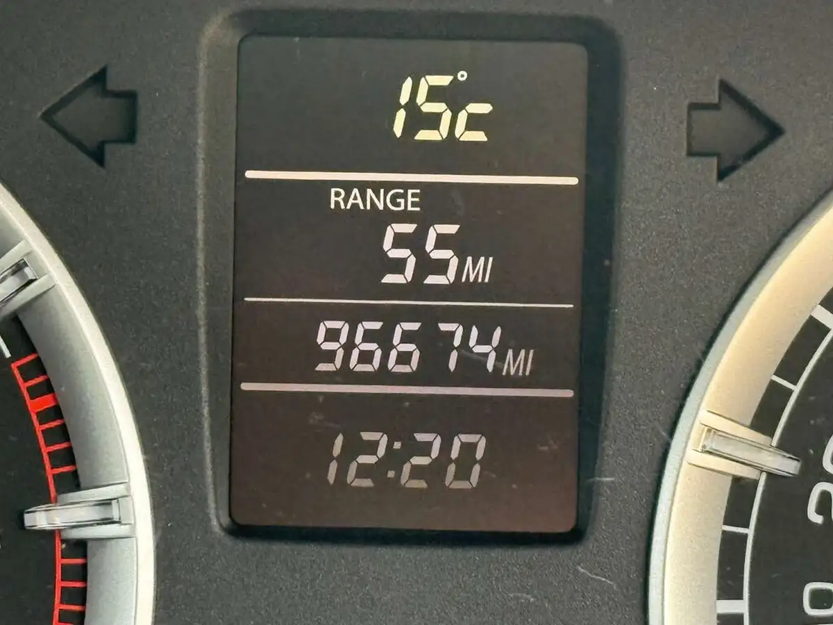 2011-suzuki-swift-12-sz3-3d-big-36