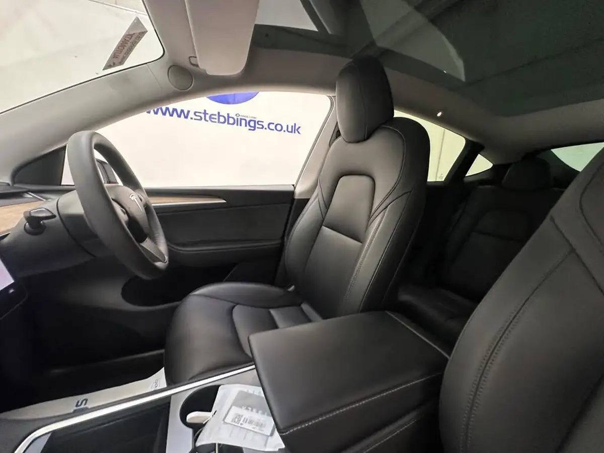 2022-tesla-model-y-e-long-range-big-28