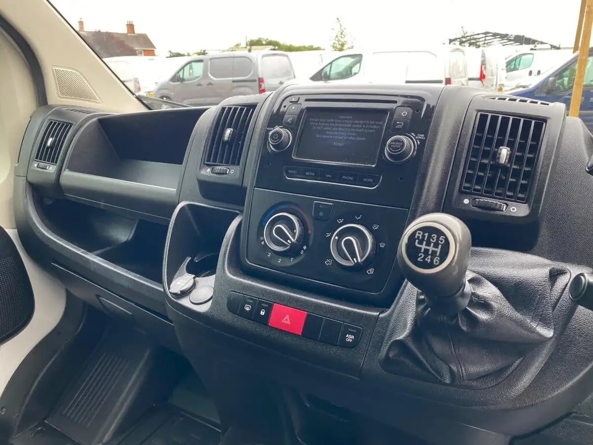 2019-peugeot-boxer-20-bluehdi-professional-335-l3-h2-big-34