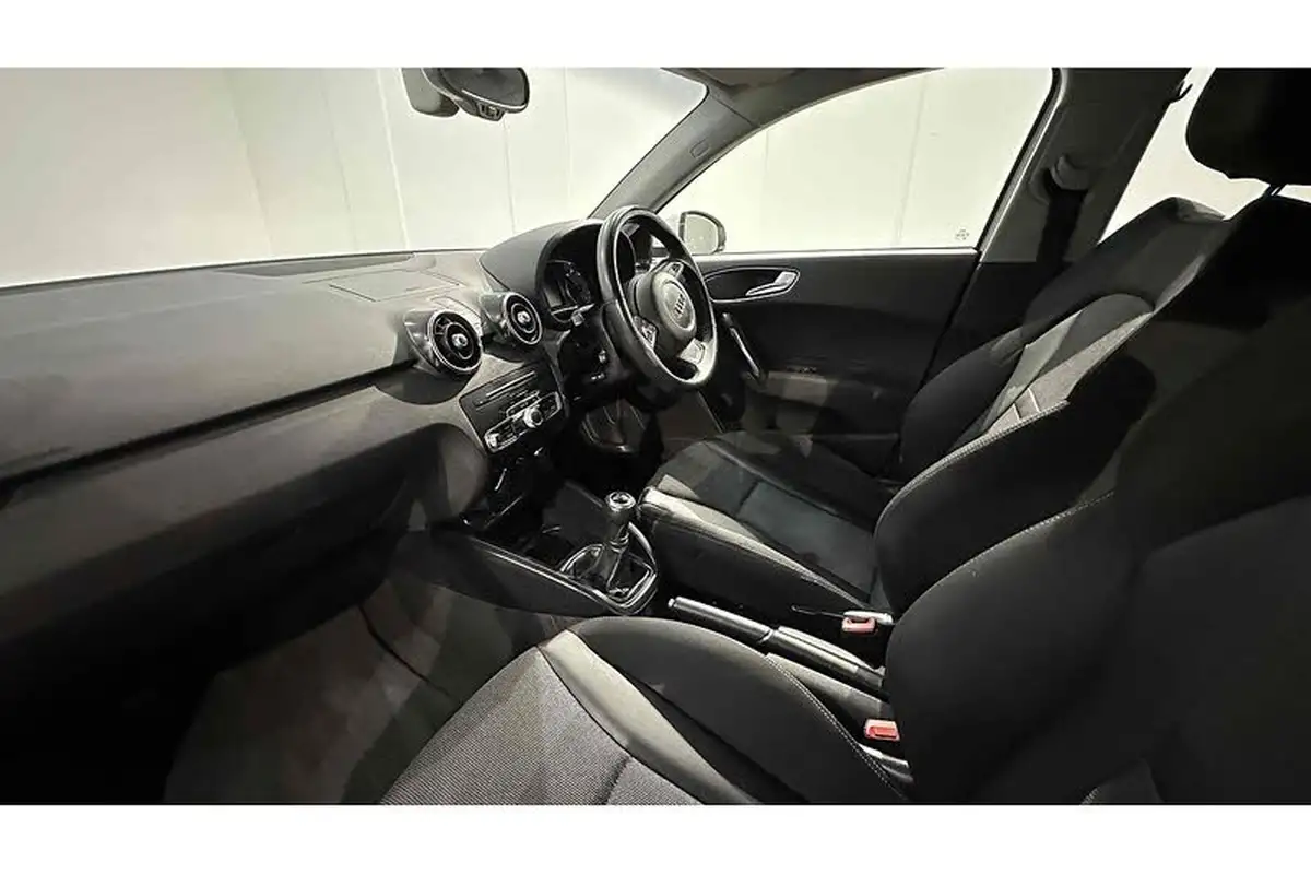 2016-audi-a1-10-tfsi-sportback-5d-big-18