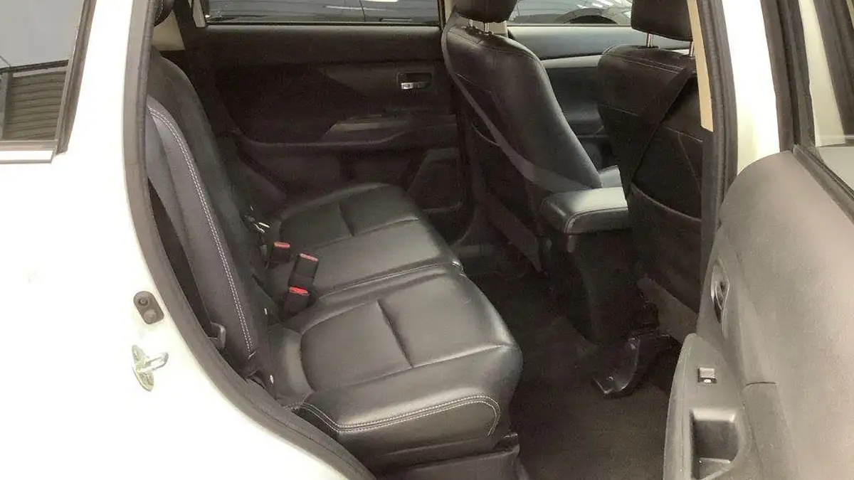 2016-mitsubishi-outlander-22di-d-gx3-7st-big-7