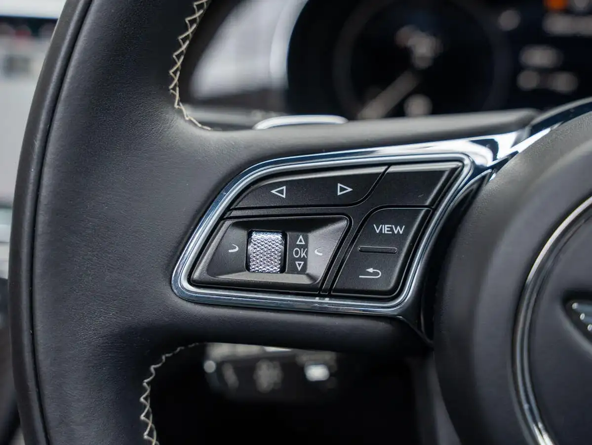 2019-bentley-bentayga-40-v8-big-34