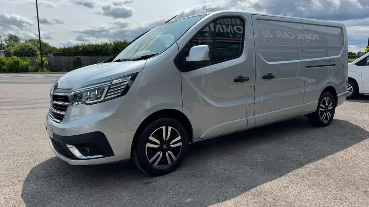 2023-renault-trafic-20dci-ll30-150-sport-panel-big-14
