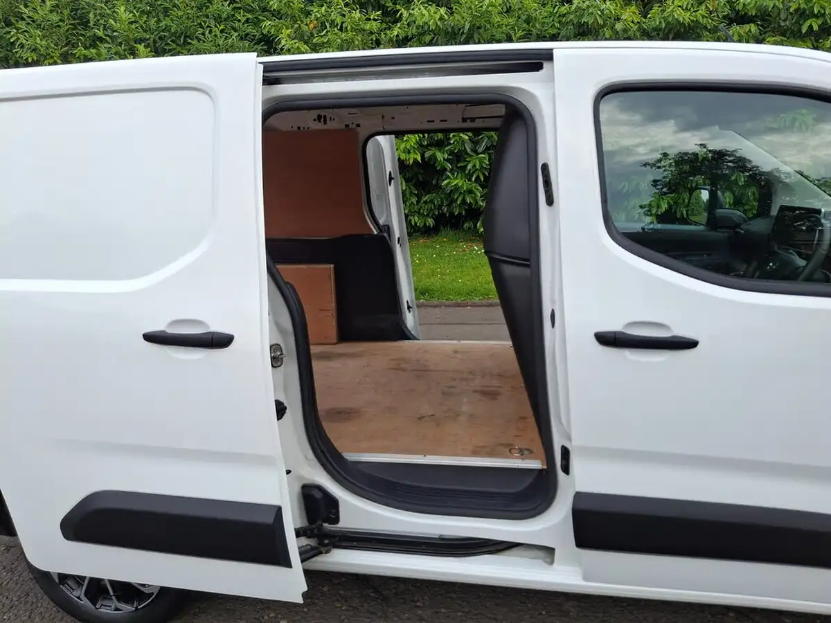 2022-vauxhall-combo-15cdti-dynamic-2300-100pseu6dt-l2h1-panel-big-24