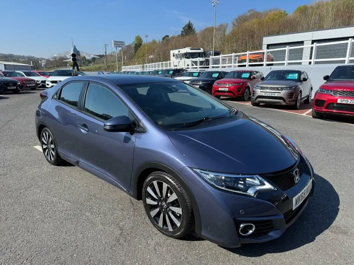 2015-honda-civic-18-se-plus-honda-connect-with-navi-hatchback-big-0