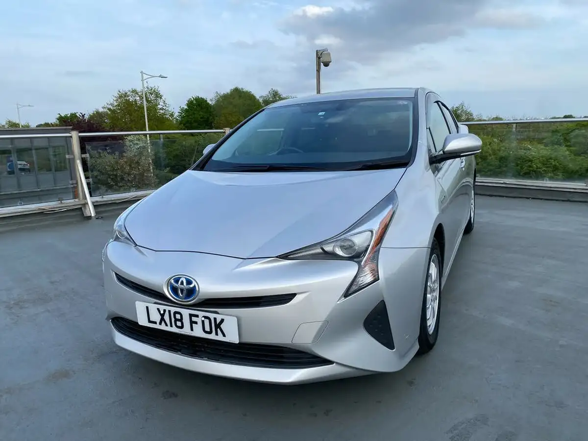 2018-toyota-prius-hybrid-big-8