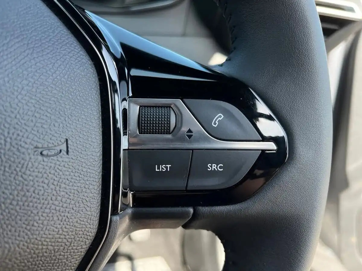 2024-peugeot-2008-suv-e-allure-136ps-50kwh-big-41