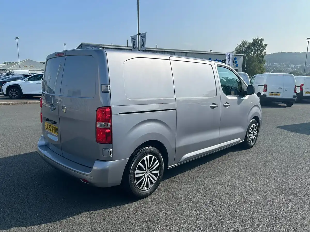 2022-vauxhall-vivaro-15td-2700-l1h1-sportive-120pseu6d-big-11