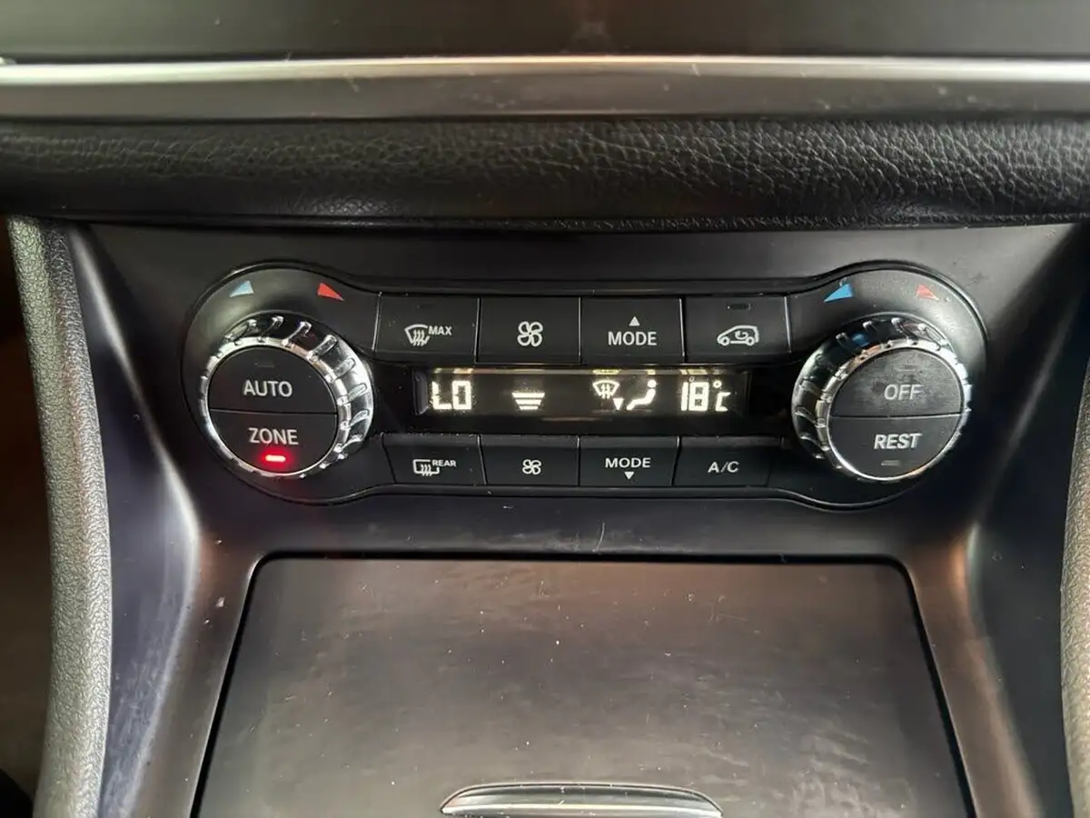 2016-mercedes-benz-cla-21d-cla-200-sport-ss-coupe-4d-7g-dct-big-39