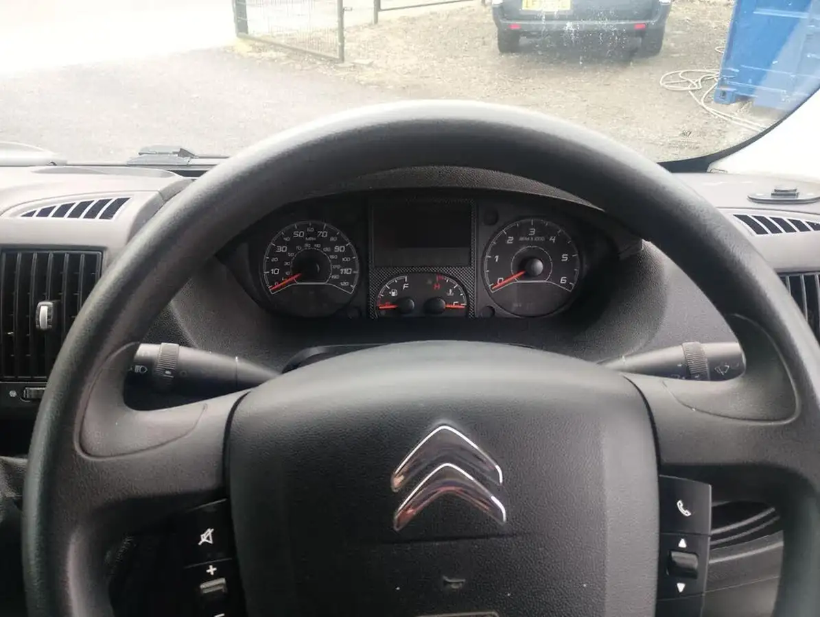 2017-citroen-relay-20bluehdi-35-l3h2-130eu6-big-3