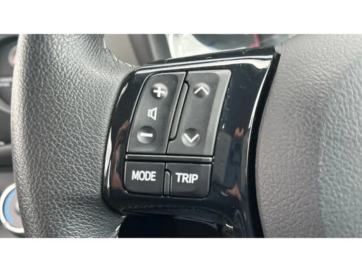 2019-toyota-yaris-15-vvt-i-icon-tech-111bhp-1496cc-big-22