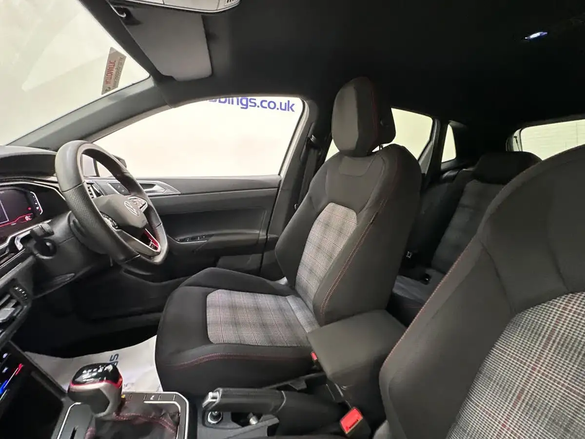 2023-volkswagen-polo-big-35