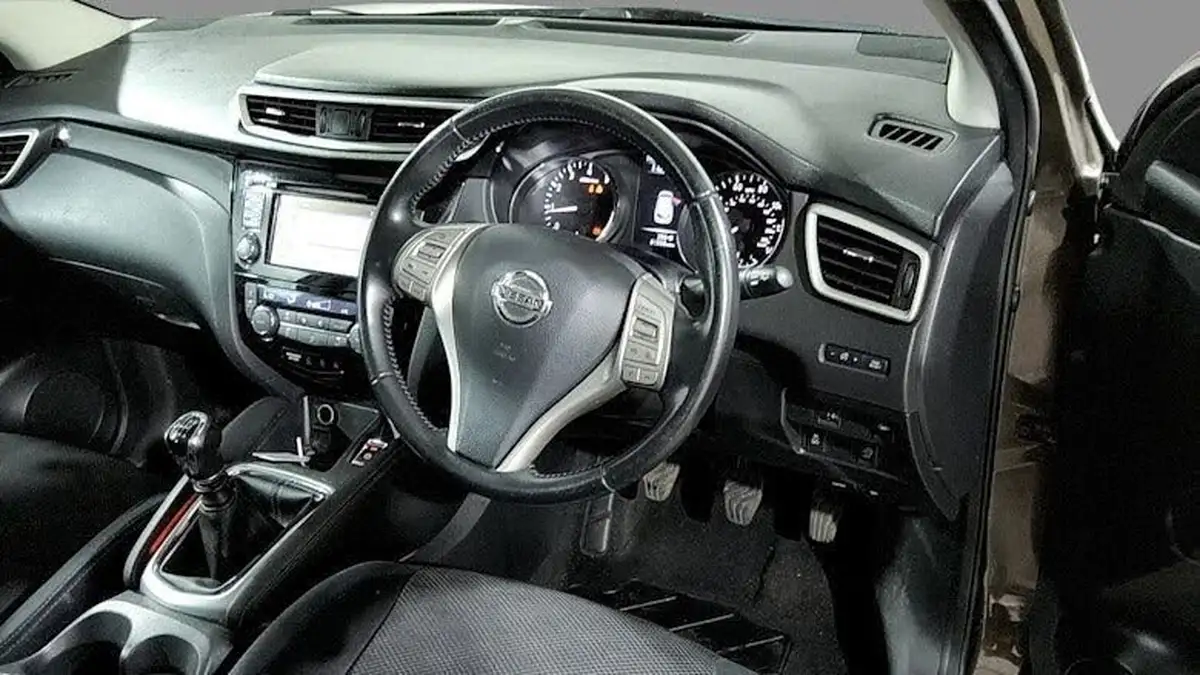 2016-nissan-qashqai-12-dig-t-n-connecta-big-1