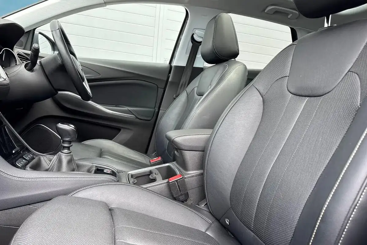 2019-vauxhall-grandland-x-12-elite-nav-big-15