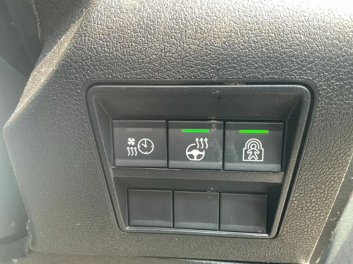2024-vauxhall-combo-life-e-ultimate-big-18