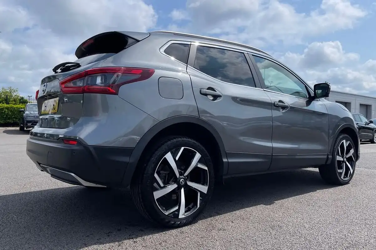 2017-nissan-qashqai-15dci-tekna-big-33