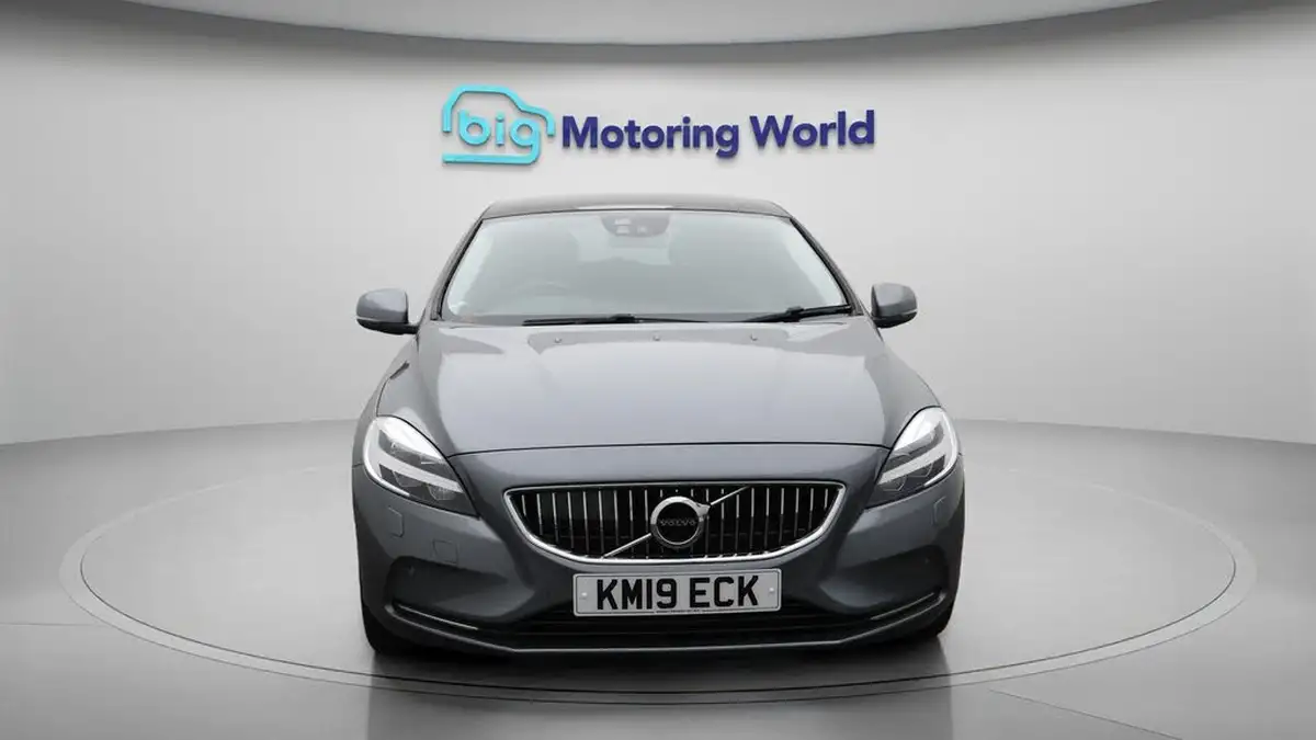 2019-volvo-v40-15-t3-inscription-big-2