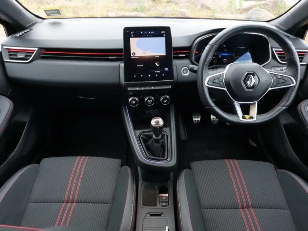 2023-renault-clio-10-tce-rs-line-big-2