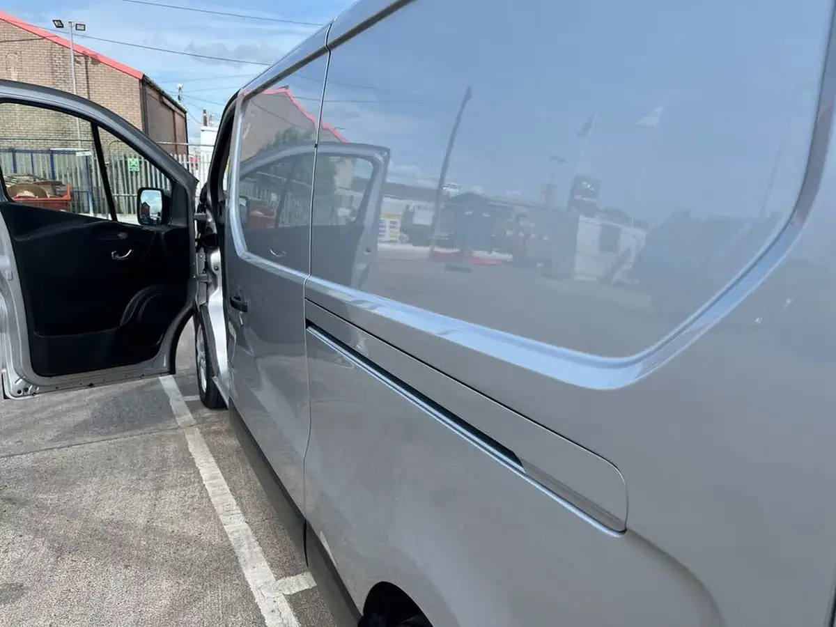 2021-renault-trafic-20dci-ll30-energy-120-sport-big-21
