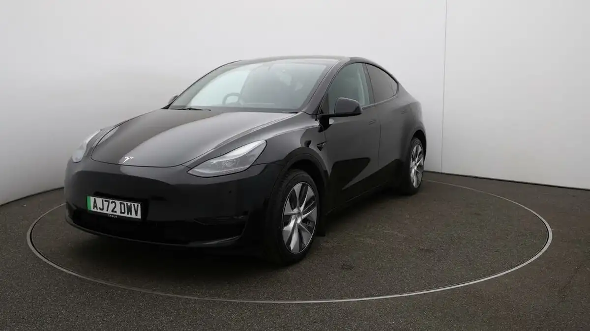 2022-tesla-model-y-e-long-range-big-28