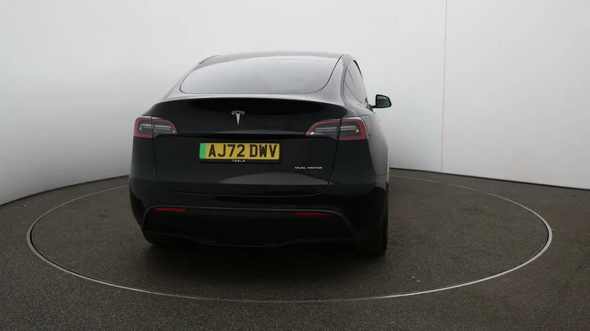 2022-tesla-model-y-e-long-range-big-6