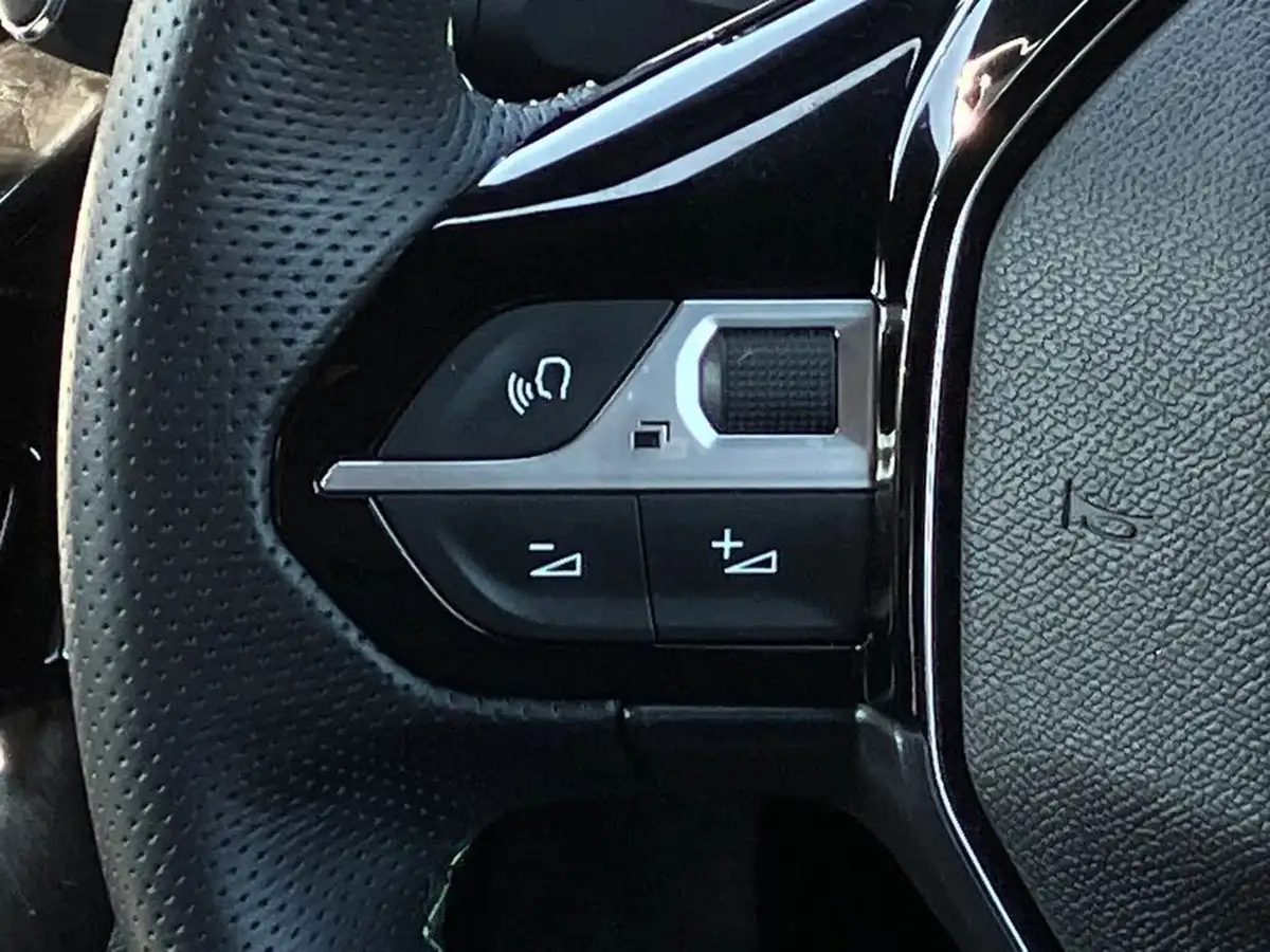 2024-peugeot-2008-suv-e-gt-136ps-50kwh-big-18